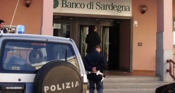 Falso allarme bomba al Banco di Sardegna