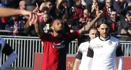 Il Cagliari respira. 2-1 contro il Cesena, buona la prima di Zola in Sardegna