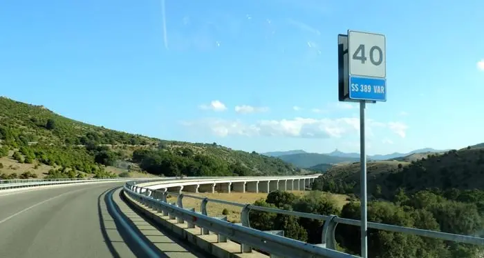 Scontro fra auto sulla Nuoro-Lanusei: 5 feriti