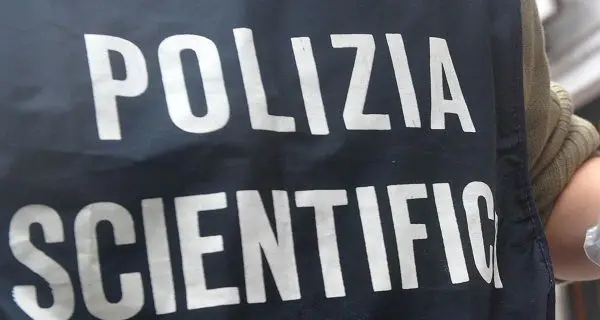 Rapina in una casa di campagna: la proprietaria è stata legata. Nel commando anche una donna