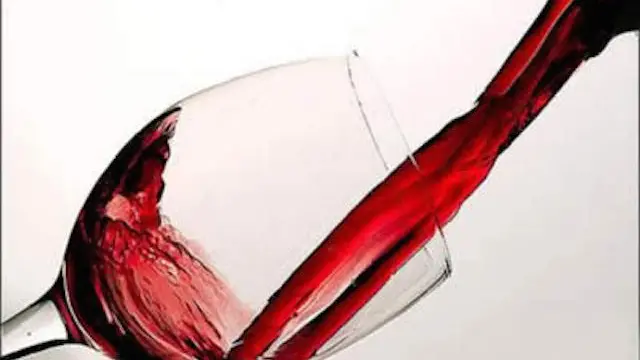 Sventata maxi truffa di vino pregiato: recuperate 1.500 bottiglie dalla Polizia Stradale