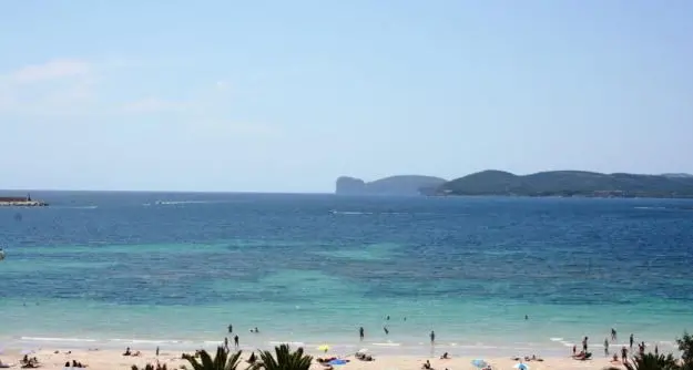 Donna fa il bagno nell'acqua ghiacciata del Lido e muore