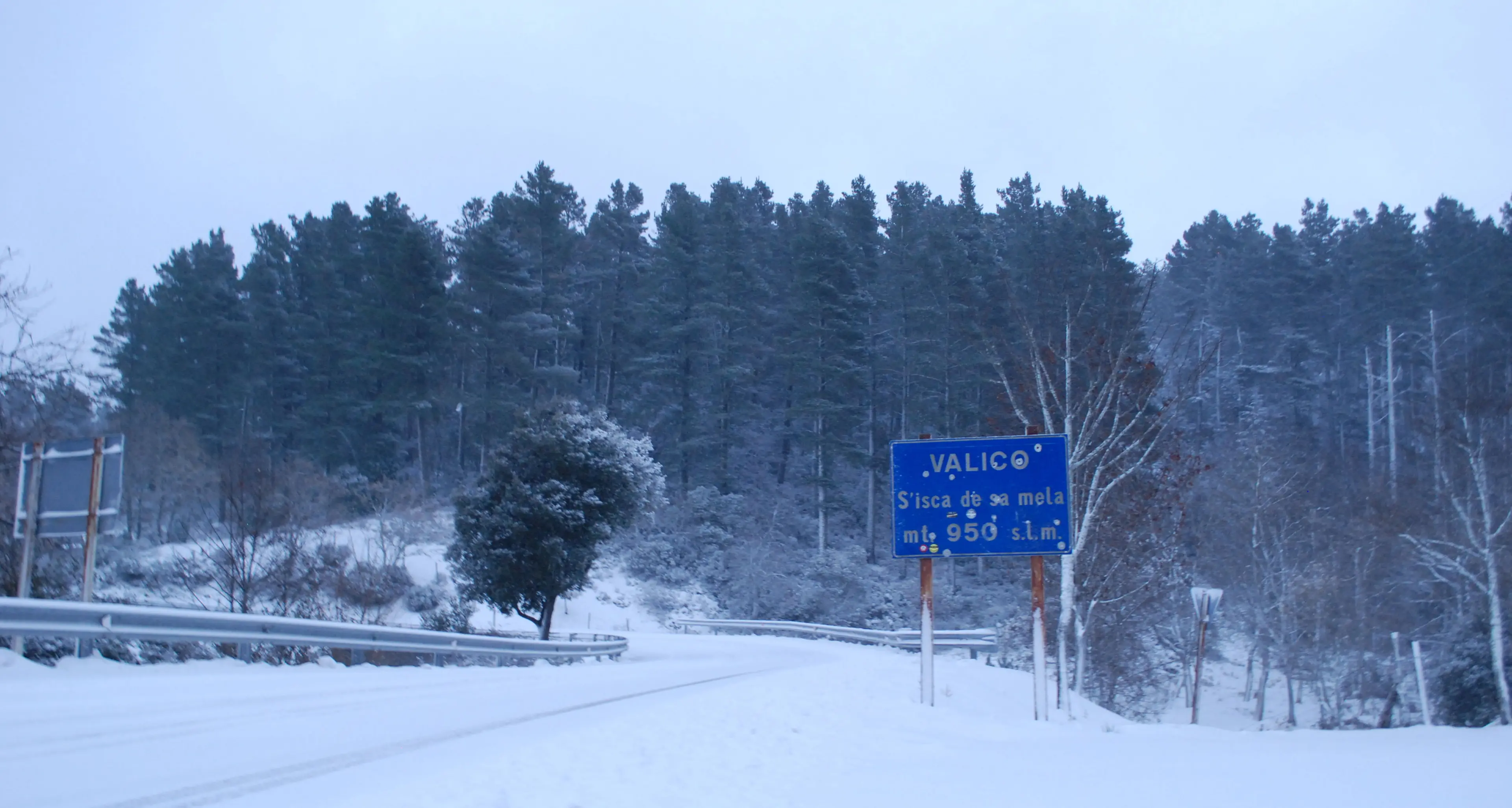 Capodanno: neve e gelo a Nuoro, sulla 131 Dcn 30 km di coda