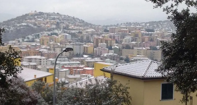 Capodanno sotto la neve: annullata la cena in piazza