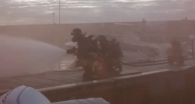Incendio a bordo di un'imbarcazione: è un'esercitazione della Guardia Costiera