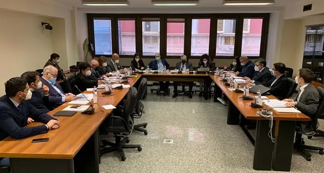 La pandemia piega le aziende sarde, in Consiglio regionale insistenti richieste di finanziamenti