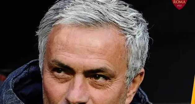 Mourinho, il grande ritorno: firma con la Roma