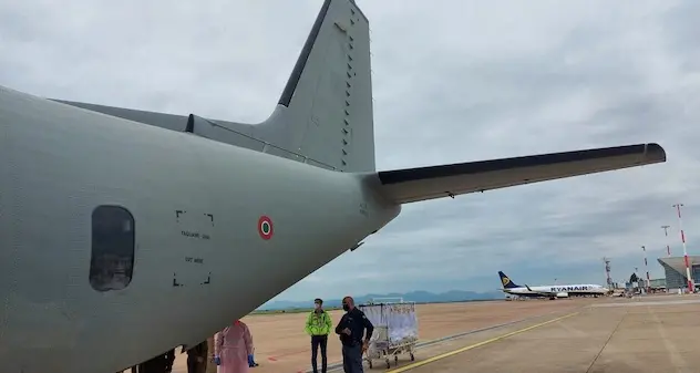 Volo militare in biocontenimento da Cagliari per una paziente Covid