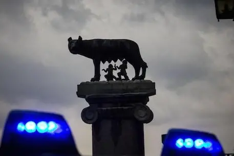 La statua della Lupa al Campidoglio di Roma, 4 dicembre 2014. ANSA/MASSIMO PERCOSSI