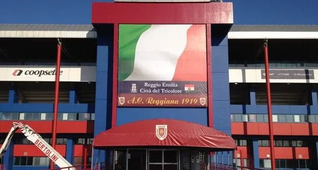 Cellino pronto ad acquistare lo stadio “Città del Tricolore” di Reggio Emilia. Sarà il prossimo stadio del Cagliari?