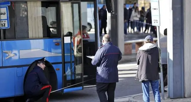 Salerno. La giacca le si impiglia alle porte del bus, studentessa muore schiacciata