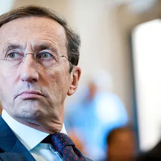 Fini: \"No alle armi? Non puoi difendere l'Europa coi fiori\"
