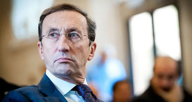 Fini: \"No alle armi? Non puoi difendere l'Europa coi fiori\"