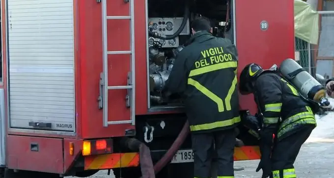 Sassari. Si ribalta camion carico di bombole di gas, tragedia sfiorata