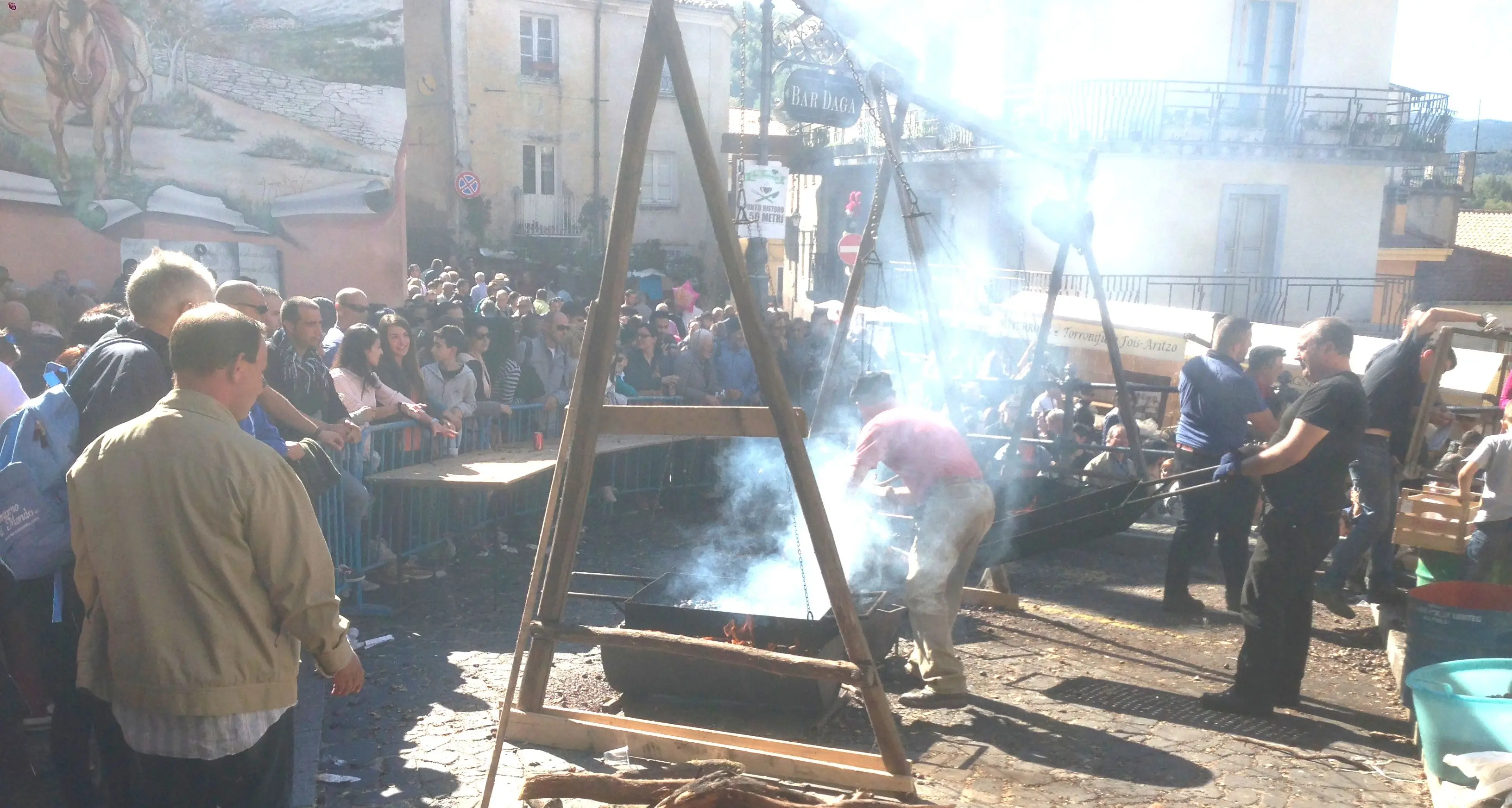 Aritzo. Un successo la 44° sagra delle castagne, all'insegna di gastronomia, cultura e folklore. «Grande ospitalità»