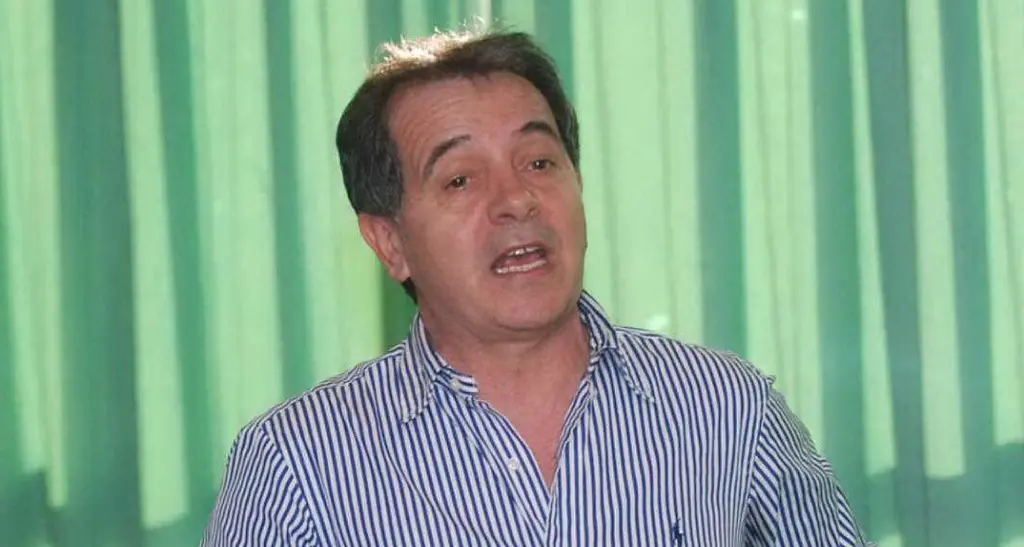 Partito Democratico. Il coordinatore regionale di Forza Italia vota alle primarie in Sardegna
