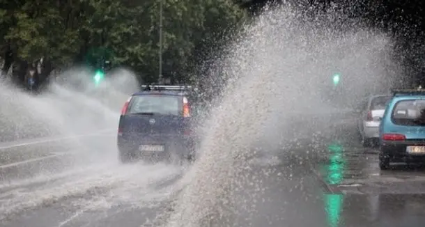 Carbonia. Bomba d'acqua: strade, scantinati e case allagate