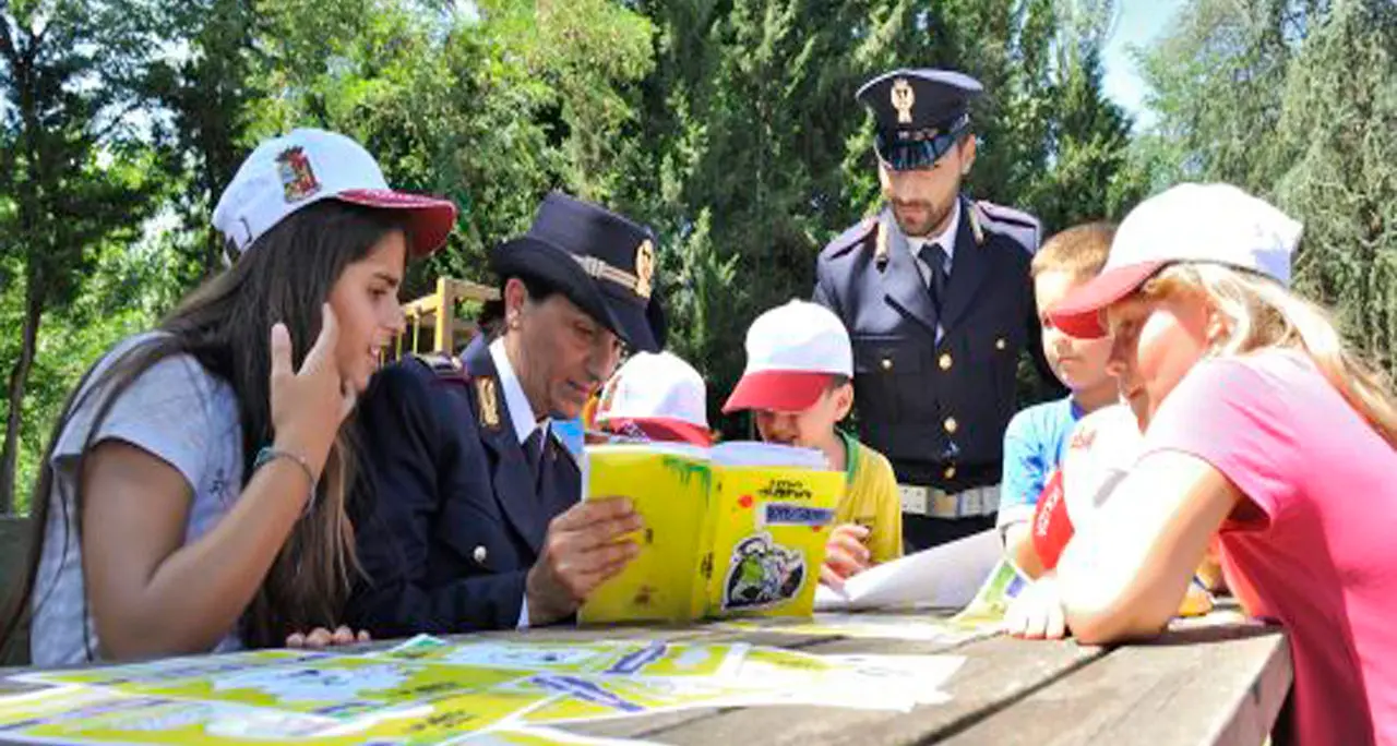 Polizia. Il diario Civis distribuito a tutti i bambini ricoverati all'ospedale Bambin Gesù di Roma