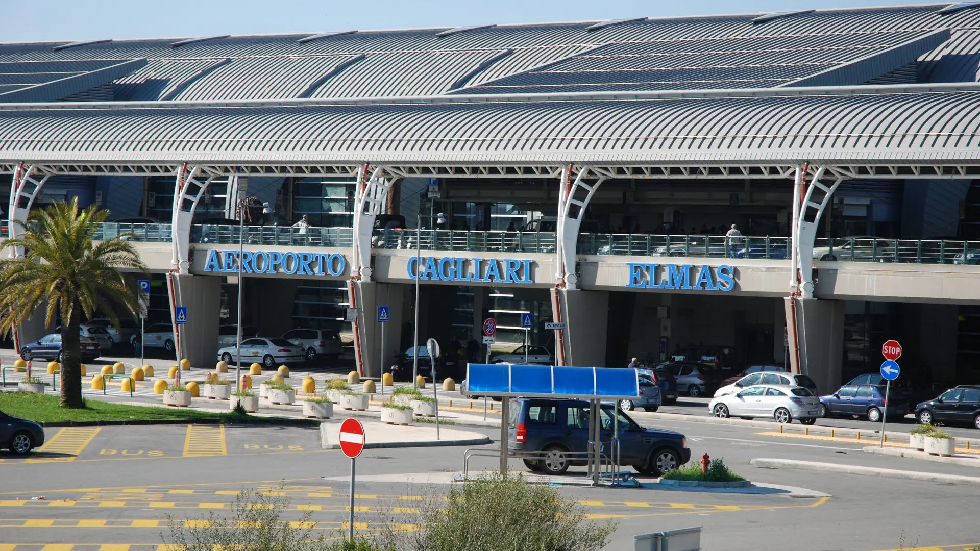 Oltre un chilo di cocaina ingerita: due arresti a Elmas, uno rischia di morire