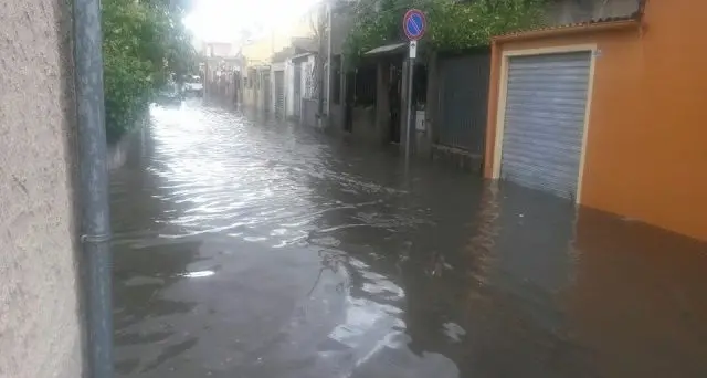 Maltempo. Ad Assemini sistema fognario in tilt, i liquami fuoriescono per le strade