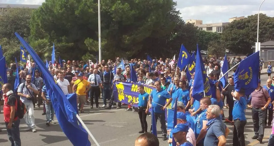 Mille pastori a Cagliari per protestare davanti alla Regione