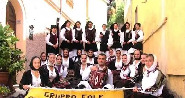 Nule. Il gruppo folk Santa Maria Bambina festeggia il suo primo anno di attività