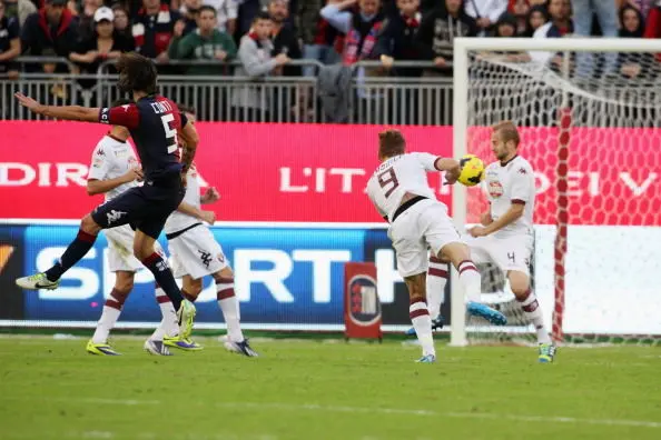 CAGLIARI, ITALY - NOVEMBER 10: Daniele Conti of Cagliari scores the goal  during the Serie A match between Cagliari Calcio and Torino FC at Stadio Sant\\'Elia on November 10, 2013 in Cagliari, Italy.  (Photo by Enrico Locci/Getty Images)