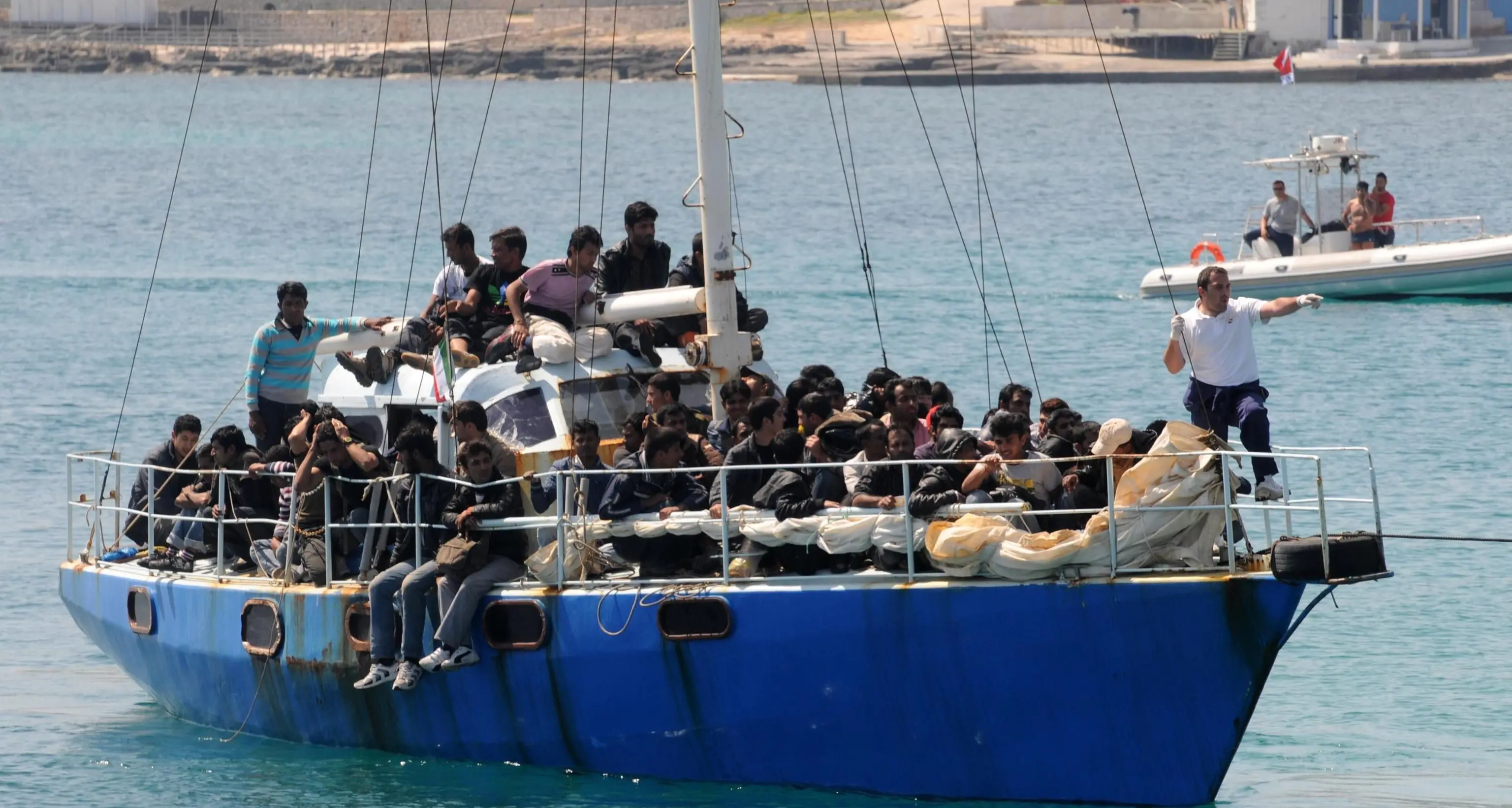 Capo Teulada. 13 migranti sbarcati in spiaggia, sono tutti uomini di nazionalità algerina