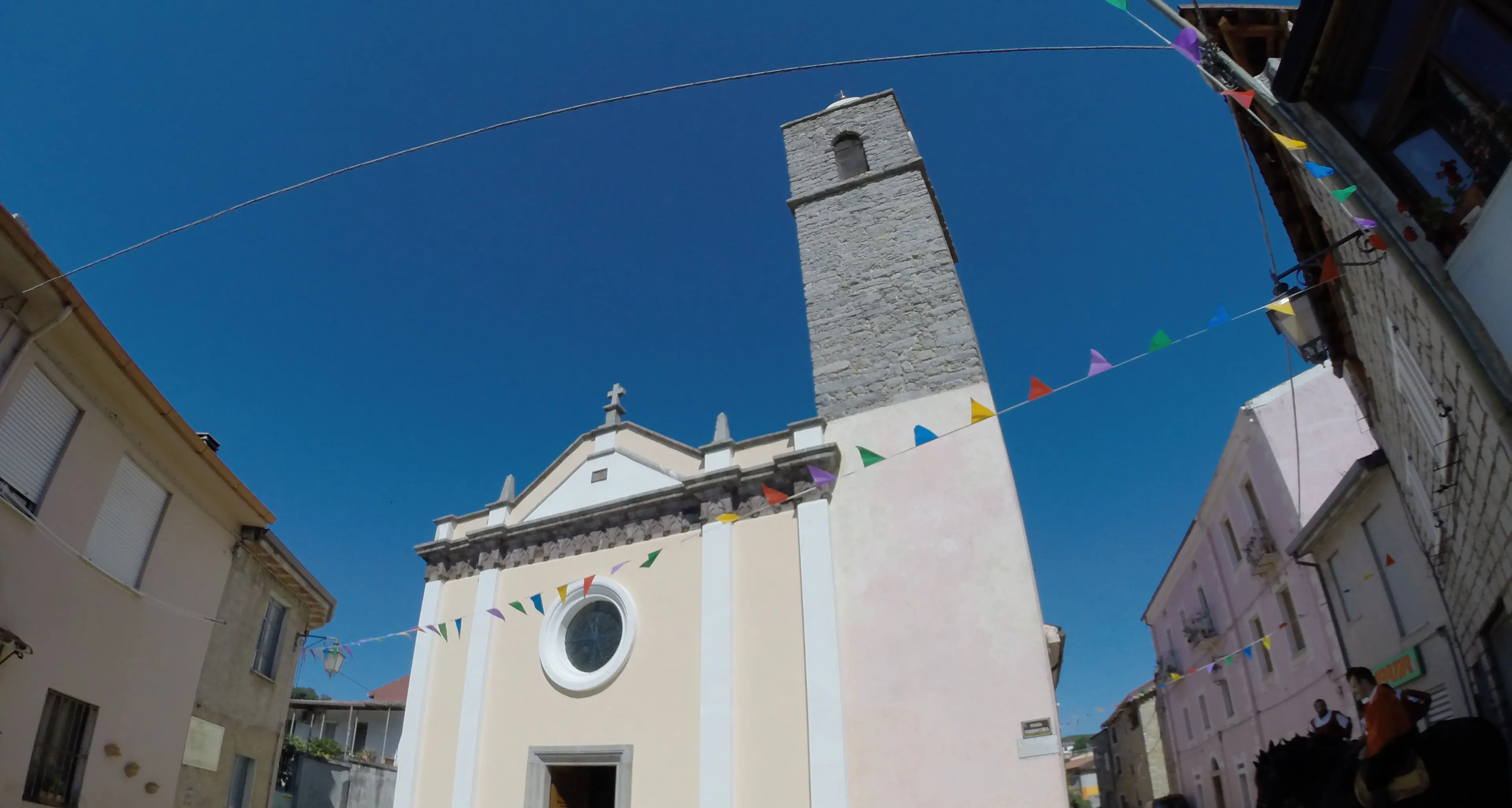 Ovodda. Il paese in festa per l'anniversario di sacerdozio di Don Gianni Maccioni e Padre Vito Vacca