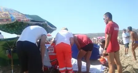 Gonnesa. Malore mentre nuota: muore 70enne di Villacidro