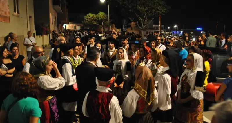 Stintino. Un'esplosione di colori per la Notte bianca