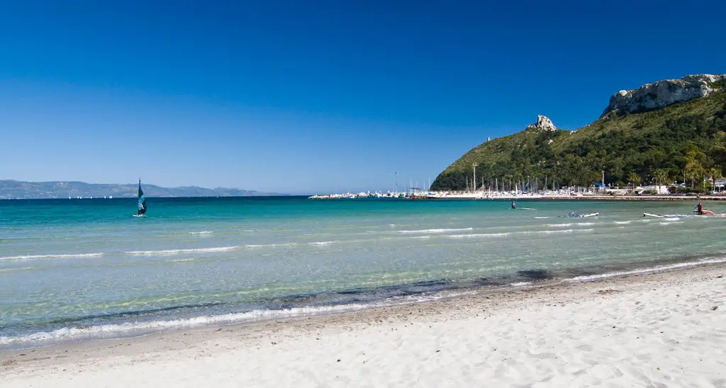 Cagliari. Varato il piano dei litorali. Al Poetto chioschi aperti tutto l'anno