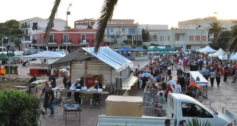 Stintino. Fine settimana ricco di sapori: sabato la sagra del maiale e domenica quella del calamaro