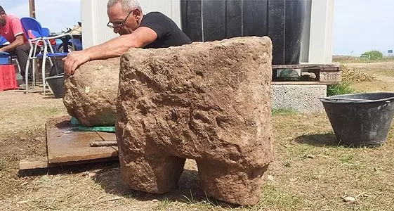 Cabras. Nuovo ritrovamento, affiora altro gigante di Mont'e Prama