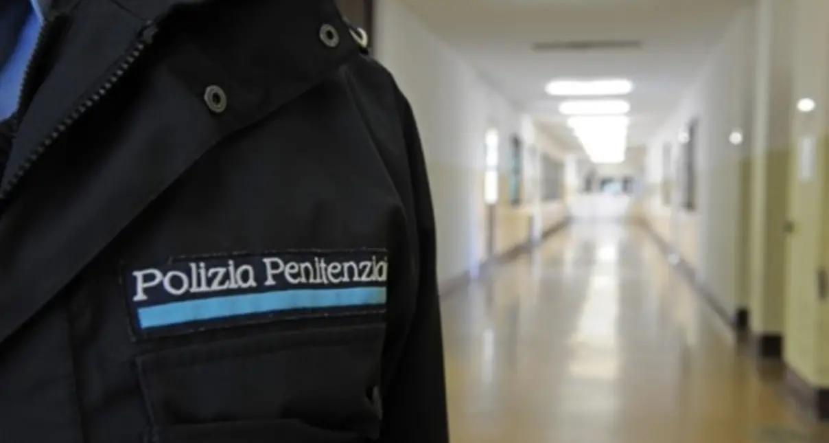 Agente di polizia penitenziaria aggredito da un detenuto