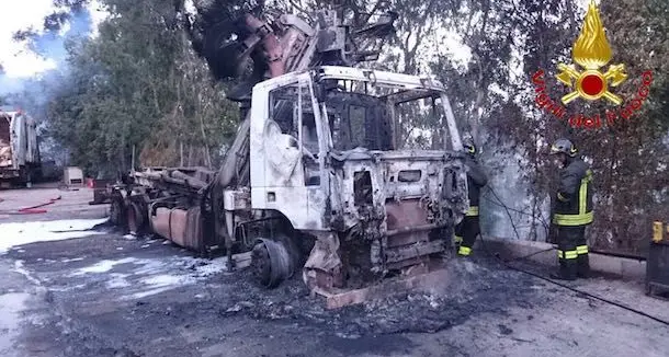 Incendio all'isola ecologica di Dorgali: chiara la matrice dolosa