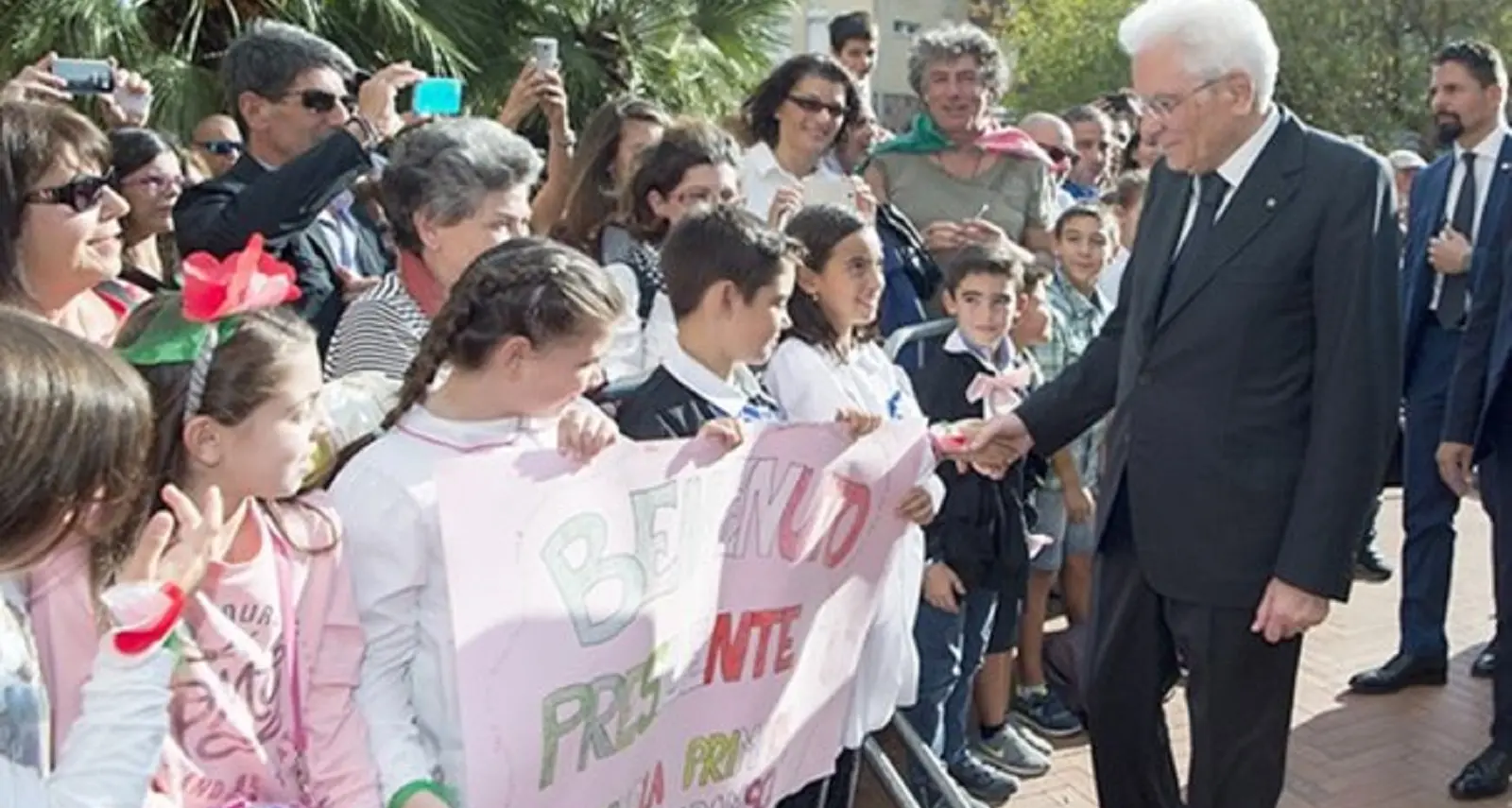 Rubate le piante sistemate per l'arrivo di Mattarella