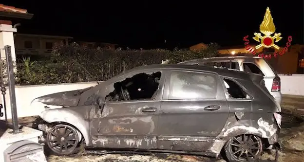 Due auto in fiamme a Budoni: probabile la natura dolosa