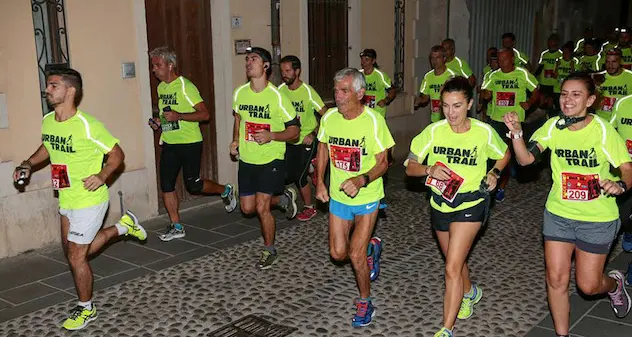 Giorgio Calcaterra conquista l'Urban Trail di Cagliari. 1300 corridori invadono il centro storico in una grande festa di sport