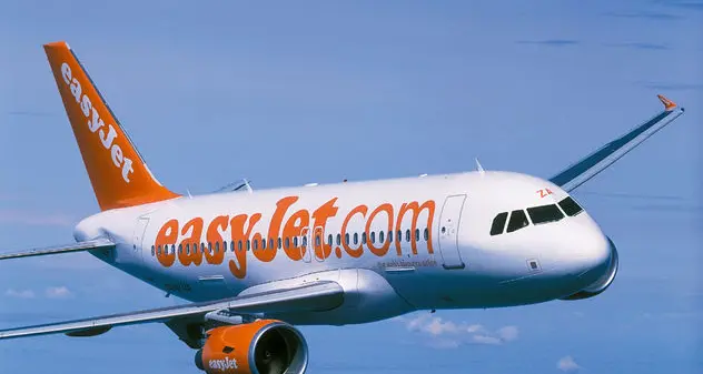 Problemi tecnici all'aereo Easy Jet: 180 passeggeri restano a terra