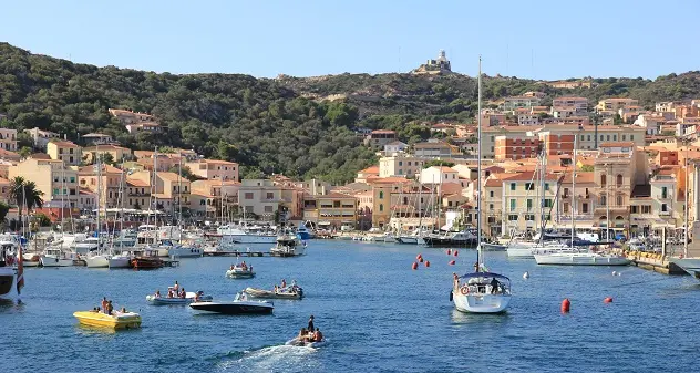 Vaccini nelle isole minori, al via il 14 maggio a La Maddalena