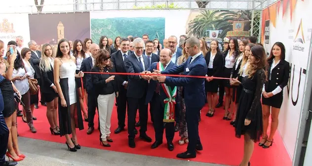 Inaugurata la Fiera Campionaria del nord Sardegna: bagno di folla tra gli stand