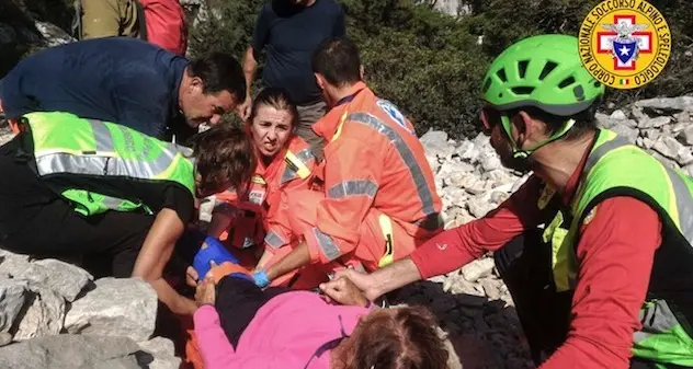 Si infortuna nel sentiero che porta a Cala Goloritzè: intervento dei tecnici del Soccorso Alpino e Speleologico