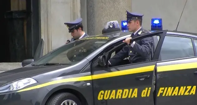 Chat spacciatori su WhatsApp per segnalare controlli forze dell'ordine, arrestato 35enne