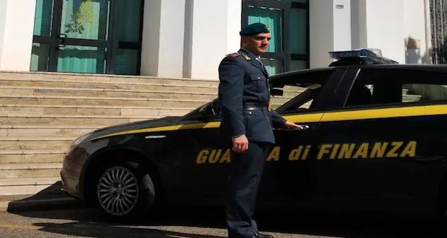 Sequestrati in un negozio gestito da cinesi 859 prodotti per la casa