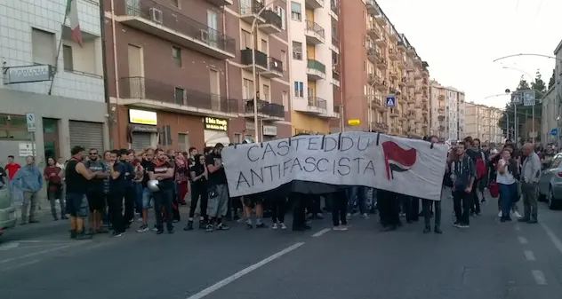 Casapound inaugura la sua sede cagliaritana. Gli antifascisti dicono no