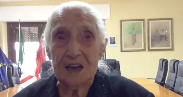 Esterzili. Tzia Zelinda festeggia 102 anni