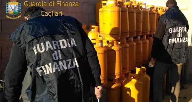 Guardia di finanza: sequestrati 155 chilogrammi di Gpl indebitamente stoccati