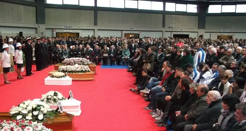 Funerali a Olbia. Il vescovo Sanguinetti: \"È colpa dell'uomo\"