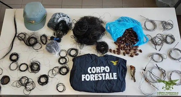 Denunciate due persone per bracconaggio e sequestrati oltre 3 mila strumenti di cattura